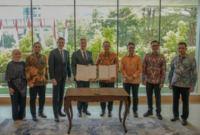 (left-right): Farida Malawi, Business Unit Director, MSD Indonesia; Dudit Triyanto, External Affairs Director MSD Indonesia; David Peacock, President of Asia Pacific, MSD; George Stylianou, Managing Director MSD Indonesia; Shadiq Akasya, President Director of Bio Farma; Budi Gunadi Sadikin, Minister of Health, Republic of Indonesia; Aminuddin Ma’ruf, Deputy Minister of State-Owned Enterprises Republic of Indonesia; Soleh Ayubi, Deputy Chief Executive Officer, Bio Farma;