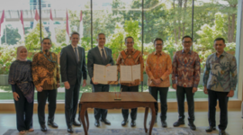 (left-right): Farida Malawi, Business Unit Director, MSD Indonesia; Dudit Triyanto, External Affairs Director MSD Indonesia; David Peacock, President of Asia Pacific, MSD; George Stylianou, Managing Director MSD Indonesia; Shadiq Akasya, President Director of Bio Farma; Budi Gunadi Sadikin, Minister of Health, Republic of Indonesia; Aminuddin Ma’ruf, Deputy Minister of State-Owned Enterprises Republic of Indonesia; Soleh Ayubi, Deputy Chief Executive Officer, Bio Farma;