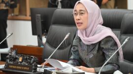 Wakil Ketua Komisi VI DPR RI Anggia Erma Rini saat membuka agenda Rapat Kerja Komisi VI DPR RI dengan Menteri Perdagangan Budi Santoso dan Rapat Dengar Pendapat dengan Direktur Utama Perum Bulog Novi Helmy Prasetya di Gedung Nusantara I, DPR RI, Senayan, Jakarta, Senin (3/3/2025). Foto : Farhan/Andri