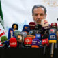 Menteri Luar Negeri Iran Abbas Araghchi berbicara kepada pers setelah bertemu dengan para pejabat Suriah di Kedutaan Besar Iran di Damaskus pada 5 Oktober 2024. Ia turut mengeluarkan peringatan apabila Israel membalas serangan rudal Iran.
© AFP/LOUAI BESHARA