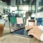 Ilustrasi: Laptop di ruang kelas. Sumber: Unsplash