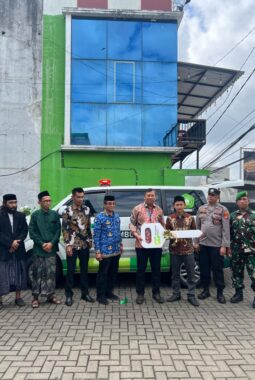 PT Pegadaian Serahkan Ambulans untuk Yayasan Asy-Syafiiyah, Wujudkan Komitmen Tanggung Jawab Sosial dan Lingkungan