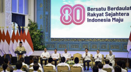 Presiden Prabowo Subianto secara resmi meluncurkan tema dan logo peringatan Hari Ulang Tahun (HUT) ke-80 Kemerdekaan Republik Indonesia (RI) di Istana Negara, Jakarta, pada Rabu, 23 Juli 2025. (Foto: BPMI Setpres)

Read more: https://setkab.go.id/logo-dan-tema-hut-ke-80-kemerdekaan-ri-resmi-diluncurkan-bersatu-berdaulat-untuk-indonesia-maju/