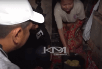 KDM TEMUKAN WARGA MEMASAK BANGKAI AYAM DI TPA SARIMUKTI (Kang Dedi Mulyadi Channel