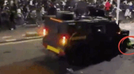 Ojol tergilas kendaraan rantis Brimob di Pejompongan