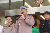 Kadiv Propam Polri Irjen Pol. Abdul Karim (tengah) berbicara dalam konferensi pers di Gedung Propam Polri, Jakarta, Jumat (29/8/2025).