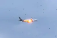 Pesawat Boeing 757-300 milik Condor Airways yang membawa 273 penumpang dan 8 awak mengalami kerusakan mesin kanan tak lama setelah lepas landas dari Bandara Corfu