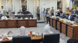 Rapat Panas di DPR: Ahmad Dhani Hampir Diusir Usai Sela Ariel dan Judika