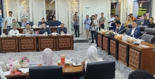 Rapat Panas di DPR: Ahmad Dhani Hampir Diusir Usai Sela Ariel dan Judika