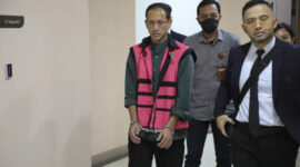 Eks Mendikbudristek, Nadiem Makarim, ditetapkan sebagai tersangka kasus dugaan korupsi pengadaan laptop Chromebook di Kemendikbudristek, Kamis (4/9/2025). Foto: Kejagung RI