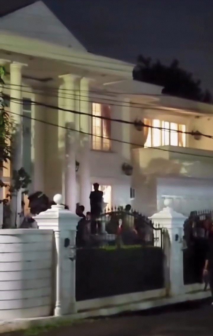 Rumah Eko Patrio saat dijarah massa 