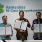 Keterangan Foto (kiri ke kanan) 
- dr. Supriyanto, Sp.B, FINACS, M.Kes (Direktur Utama RSCM)
- Djagad Prakasa Dwialam (Direktur Utama PT Kimia Farma Tbk)
- dr. H. Rachim Dinata Marsidi, Sp.B., FINAC., M.Kes (Direktur Utama RSHS)