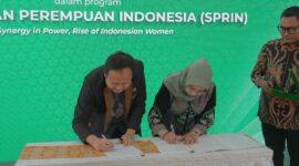 Direktur Pemasaran Bio Farma, Kamelia Faisal (kanan) Bersama Ketua Umum Pogi, Prof. Budi Wiweko (kiri) menandangani MoU (26/11)