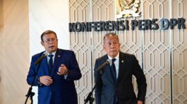 Wakil Ketua DPR RI Cucun Ahmad Syamsurijal dalam konferensi pers di Nusantara II, Kompleks Parlemen, Senayan, Jakarta, Selasa (27/1/2026), menanggapi dinamika dan respons pasar atas penetapan Gubernur Bank Indonesia yang baru. Foto : Sari/Andri