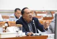 Anggota Komisi VIII DPR RI, Aprozi Alam, dalam Rapat Kerja Komisi VIII DPR RI dengan Kepala BPJPH, Senin (9/2/2026). Foto: Arief/Karisma