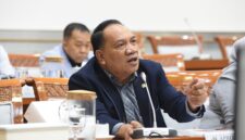 Anggota Komisi VIII DPR RI, Aprozi Alam, dalam Rapat Kerja Komisi VIII DPR RI dengan Kepala BPJPH, Senin (9/2/2026). Foto: Arief/Karisma