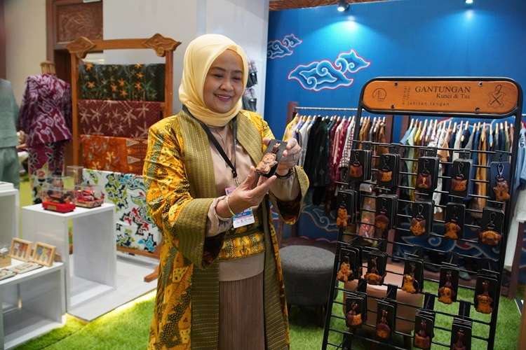 Dekranasda Jabar Raup Rp450 Juta di Inacraft 2026, Produk Fashion dan Kriya Laris Manis (Foto ; humas jabar)