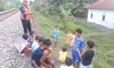 KAI Daop 2 Bandung Larang Aktivitas di Jalur Rel Saat Ramadan, Warga Diminta Waspada