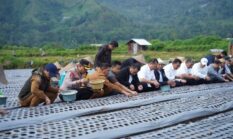 Mentan Amran Tanam Bawang Putih di Sembalun, Target Swasembada dan Hentikan Impor 3–4 Tahun