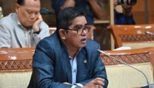 Anggota Komisi III DPR RI, Nasyirul Falah Amru, dalam Rapat Dengar Pendapat Umum Komisi III DPR RI bersama Keluarga ABK Batam Fandi Ramadhan beserta Kuasa Hukum Fandi Ramadhan, Hotman Paris, di Gedung Nusantara I, Senayan, Jakarta, Kamis (26/2/2026). Foto: Griffin/Karisma