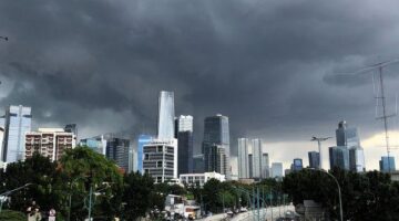 BMKG Keluarkan Peringatan Dini Hujan Lebat di Sejumlah Wilayah Indonesia, Warga Diminta Waspada