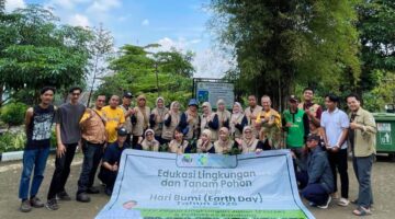 Poltekkes Kemenkes Bandung dan Pelija Tanam Pohon, Dorong Kesadaran Lingkungan di Bandung Timur