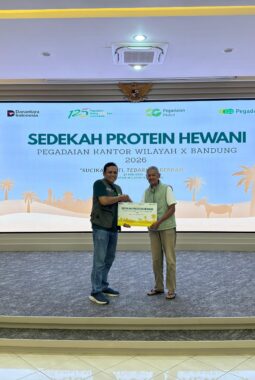 Pegadaian Kanwil X Jabar Salurkan Ratusan Paket Daging Kurban untuk Warga pada Idul Adha 1447 H