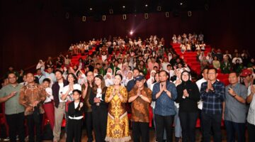 Kemendikdasmen dan MD Entertainment Salurkan 2.500 Pasang Sepatu untuk Murid Terdampak Banjir di Aceh