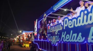 Kemdiktisaintek Tampilkan Semangat Menuju Perguruan Tinggi Kelas Dunia di Karnaval HUT RI ke-81