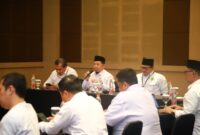 Direktur Pesantren Kemenag Basnang Said (pemegang mic).