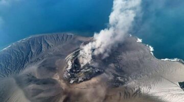 Presiden Prabowo Imbau Warga Jakarta, Banten dan Lampung Waspada Gunung Anak Krakatau