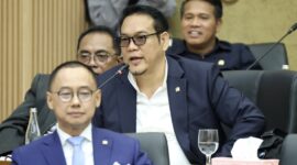Anggota Komisi XII DPR RI, Yulian Gunhar, dalam Rapat Kerja Komisi XII DPR RI bersama Menteri ESDM Bahlil Lahadalia di Kompleks Parlemen, Senayan, Jakarta, Senin (31/8/2026). Foto: Arifman/Karisma