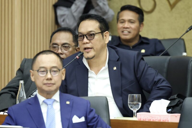 Anggota Komisi XII DPR RI, Yulian Gunhar, dalam Rapat Kerja Komisi XII DPR RI bersama Menteri ESDM Bahlil Lahadalia di Kompleks Parlemen, Senayan, Jakarta, Senin (31/8/2026). Foto: Arifman/Karisma