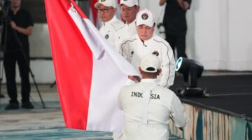 Atlet basket Dewa Ayu Made Sriartha Kusuma Dewi dan atlet karate Daniel Hutapea dipercaya menjadi flag bearer atau pembawa bendera Merah Putih pada Opening Ceremony Asian Games Aichi-Nagoya 2026. (dok. Herry/Kemenpora)